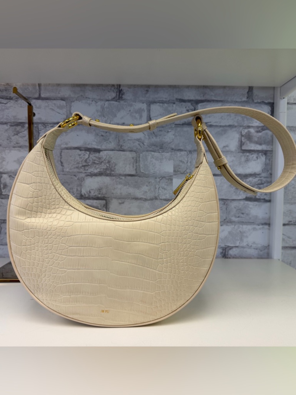 JW PEI Carly Saddle Bag in Ivory Croc Like New Condition Chic Elegant Capsule - Picture 15 of 17